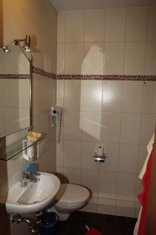 ホテル アルト エアフルト 部屋 写真